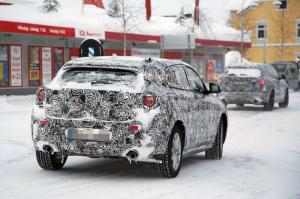 Компания BMW вывела на зимние тесты кроссовер X2 
