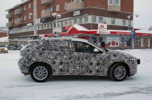 Компания BMW вывела на зимние тесты кроссовер X2 