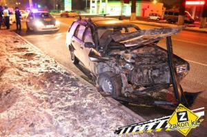 В Алматы Camry от удара Corolla влетела в столб ЛЭП