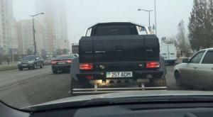 Номер 257 ADM шестиколесного "Гелендвагена" не числится ни за одним авто