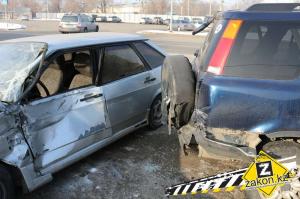 Предположительно нетрезвый водитель Lada "покалечил" несколько машин
