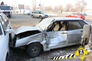 Предположительно нетрезвый водитель Lada "покалечил" несколько машин