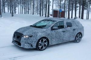 Шпионские снимки Renault Megane Estate 2017 года 