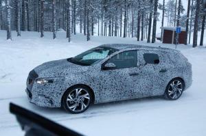 Шпионские снимки Renault Megane Estate 2017 года 