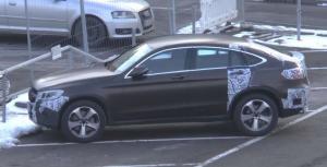 Кроссовер Mercedes-Benz GLC Coupe дебютировал на шпионском видео практически без камуфляжа