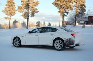 Шпионские снимки Maserati Quattroporte 2017 года 