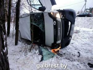 В Ганцевичском районе опрокинулся фургон Iveco. Погибла пассажирка
