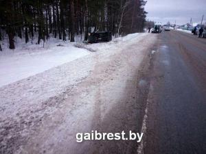 В Ганцевичском районе опрокинулся фургон Iveco. Погибла пассажирка 