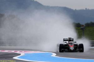 В McLaren Honda прервали работу из-за отказа двигателя
