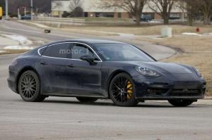 Опубликованы первые фотографии салона нового Porsche Panamera