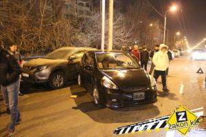 В Алматы Audi TT протаранила разворачивавшуюся через двойную сплошную Honda