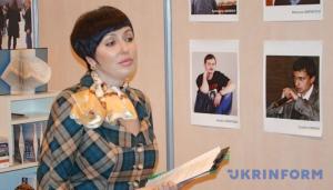 Полиция Киева оштрафовала жену Яценюка за разговоры по телефону за рулем