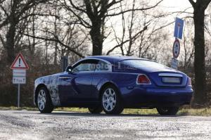 Rolls-Royce вывел на тесты обновленный Wraith
