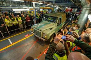 Последний Land Rover Defender сошедший с конвейера 