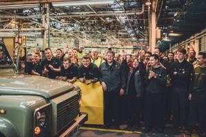 Последний Land Rover Defender сошедший с конвейера 