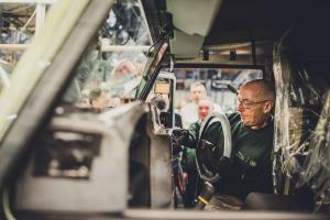 Последний Land Rover Defender сошедший с конвейера 