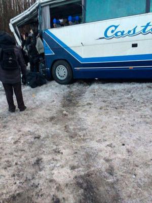 В ДТП под Петербургом пострадали 18 человек 