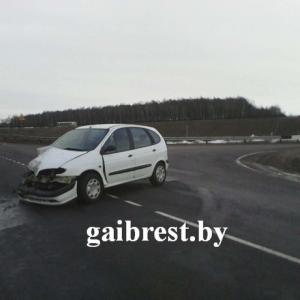 Возле Барановичей столкнулись Renault и Audi - два пассажира погибли 