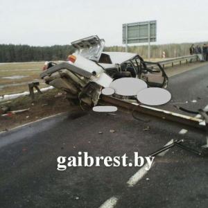 Возле Барановичей столкнулись Renault и Audi - два пассажира погибли 