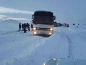 В ВКО из-за непогоды слетел с трассы рейсовый автобус