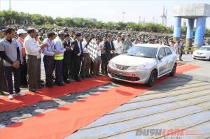 Церемония отправки первой партии Maruti Suzuki из Индии в Японию 