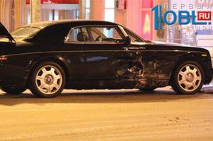 В Челябинске ВАЗ врезался в Rolls-Royce Phantom 