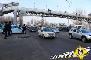 В Алматы водитель неуправляемого на гололеде Opel столкнулся с несколькими машинами
