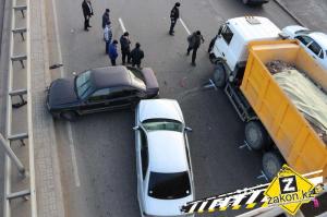 В Алматы водитель неуправляемого на гололеде Opel столкнулся с несколькими машинами