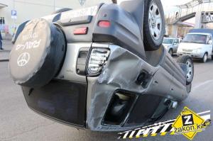 В Алматы водитель неуправляемого на гололеде Opel столкнулся с несколькими машинами