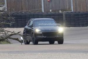 Новое поколение Porsche Cayenne впервые замечено на тестах 