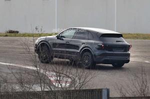 Новое поколение Porsche Cayenne впервые замечено на тестах 