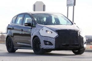 Ford вывел на тесты обновленный компактвэн C-Max