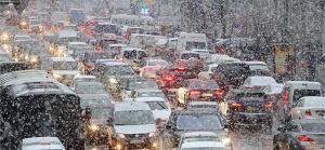 Москвичей попросили отказаться от поездок на автомобилях из-за непогоды