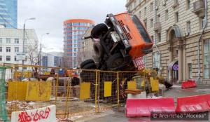 Рухнувший строительный кран на Кутузовском проспекте