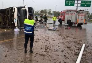 В Аргентине пять человек погибли при опрокидывании автобуса