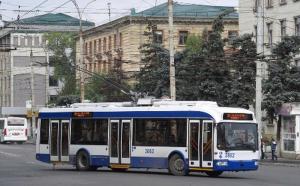 Пьяная женщина-водитель троллейбуса устроила ДТП в центре Кишинева