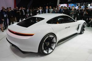 Porsche выпустит свой первый электрокар в 2020 году