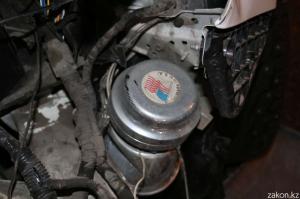 В Алматы произошло лобовое столкновение Subaru и Toyota 