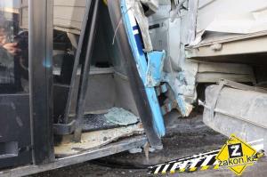 В Алматы автобус врезался в Газель 