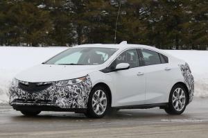 Opel Ampera 2017 модельного года замечен фотошпионами