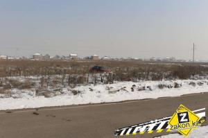Еще один автомобиль снес фонарный столб в Алматы 