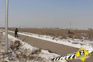 Еще один автомобиль снес фонарный столб в Алматы 