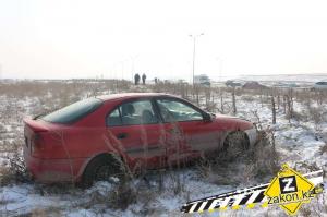 Еще один автомобиль снес фонарный столб в Алматы 
