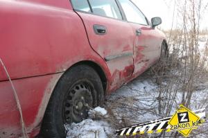 Еще один автомобиль снес фонарный столб в Алматы 