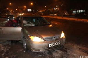 В Алматы сбитый машиной парень скрылся с места происшествия