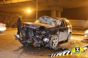 Lexus перевернулся на пр. Райымбека в Алматы