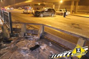 Lexus перевернулся на пр. Райымбека в Алматы 