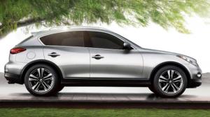 Компания Infiniti представит в Нью-Йорке рестайлинговый кроссовер QX50