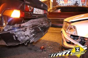 Пьяный водитель BMW X5 "собрал" автомобили на светофоре 