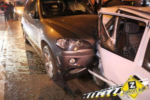 Пьяный водитель BMW X5 "собрал" автомобили на светофоре 